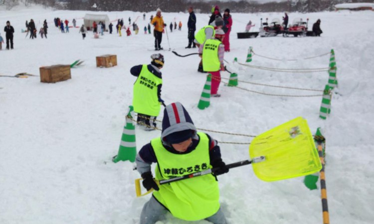 Tsugaru Hirosaki Yukikaki Kentei [Tsugaru Hirosaki snow-shoveling certifying test]1