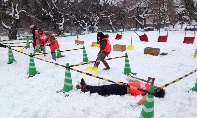 Tsugaru Hirosaki Yukikaki Kentei [Tsugaru Hirosaki snow-shoveling certifying test]4