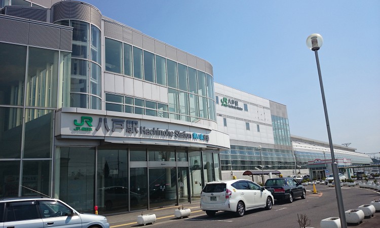 하치노헤역 서쪽출구 승차장